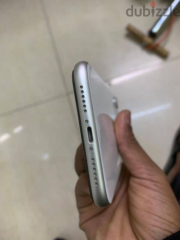 iPhone 11 128 gb 0 scratch 4