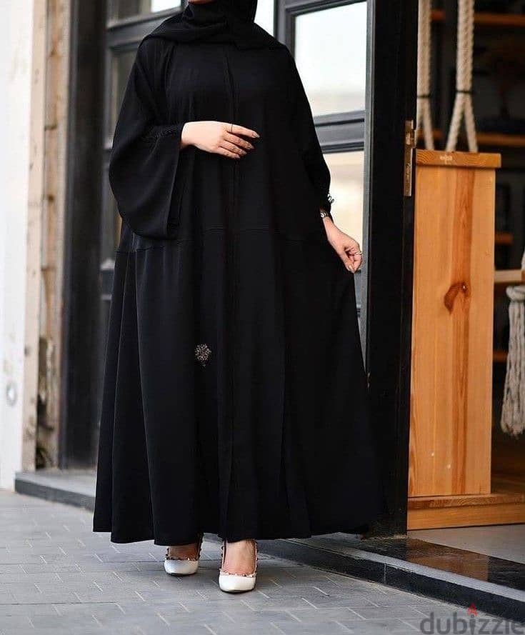 أبحث عن وظيفة عارضة الأزياءعبايات/ looking for abaya modeling job 1