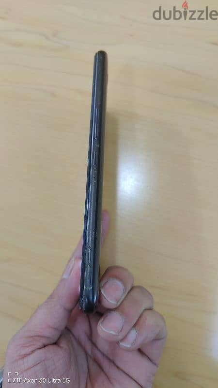 Asus ROG Phone 2 8GB RAM 128 GB mem 5