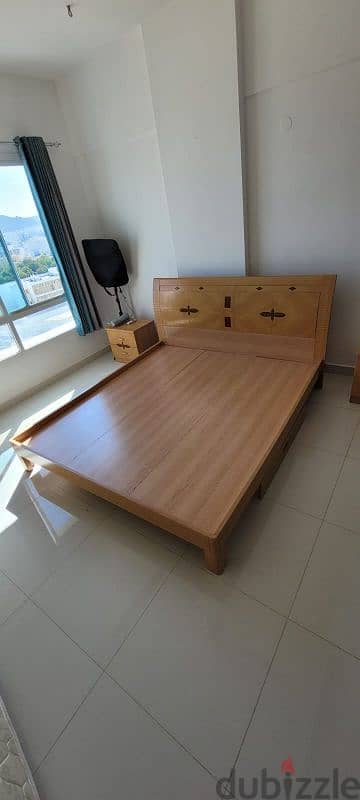 KING SIZE WOODEN BED