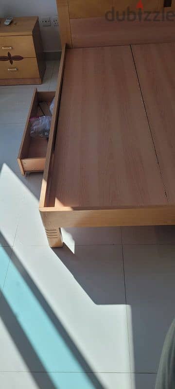 KING SIZE WOODEN BED 1