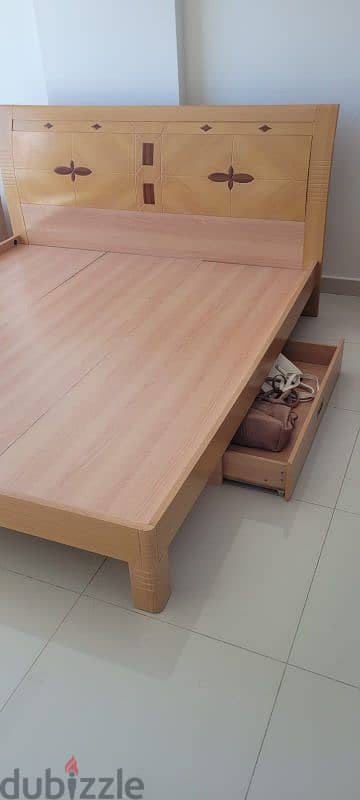 KING SIZE WOODEN BED 2