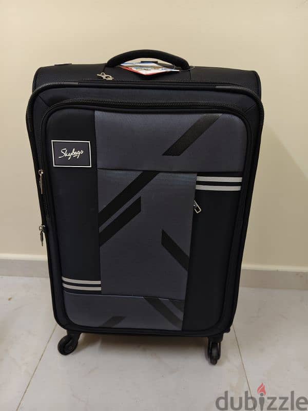 Selling new Skybags luggage bags 0