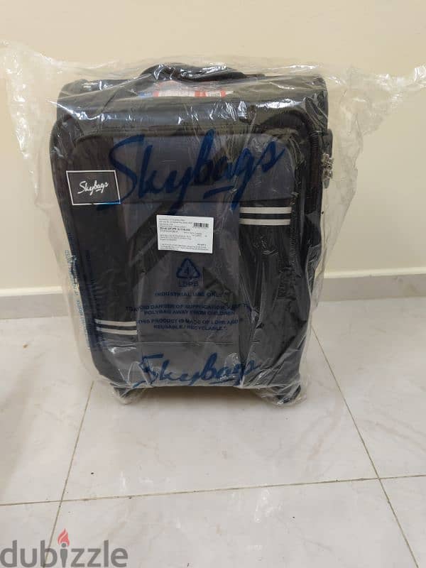 Selling new Skybags luggage bags 1