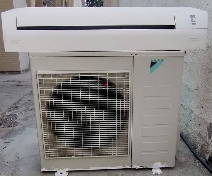 Ac For sell. daikin 2 ton. 0