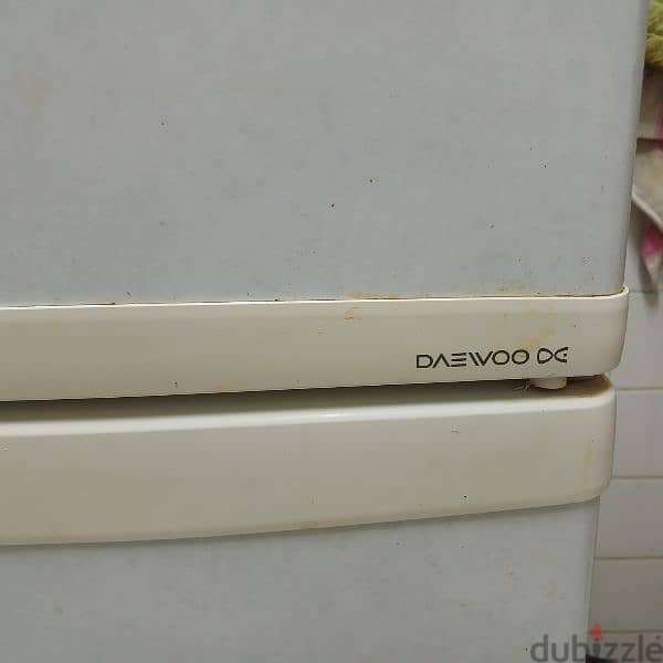 fridge with double door in a good condition  ثلاجه ب ٢ باب بحاله جيده 2