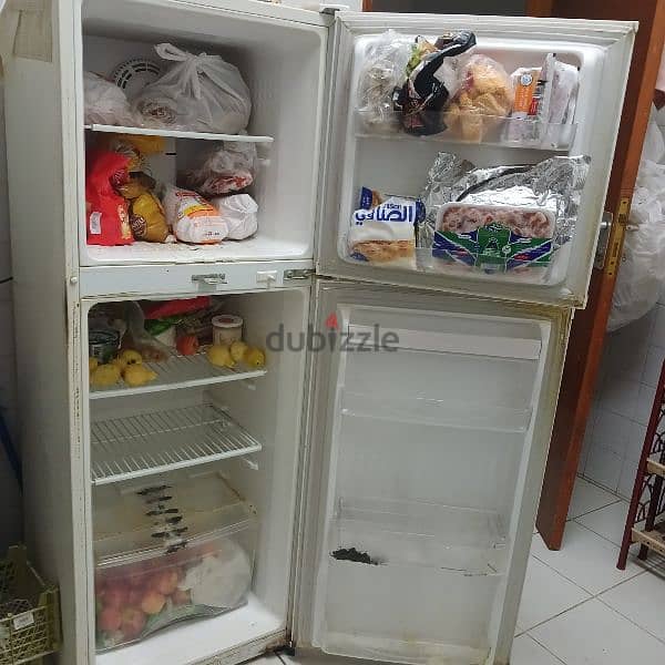 fridge with double door in a good condition  ثلاجه ب ٢ باب بحاله جيده 3