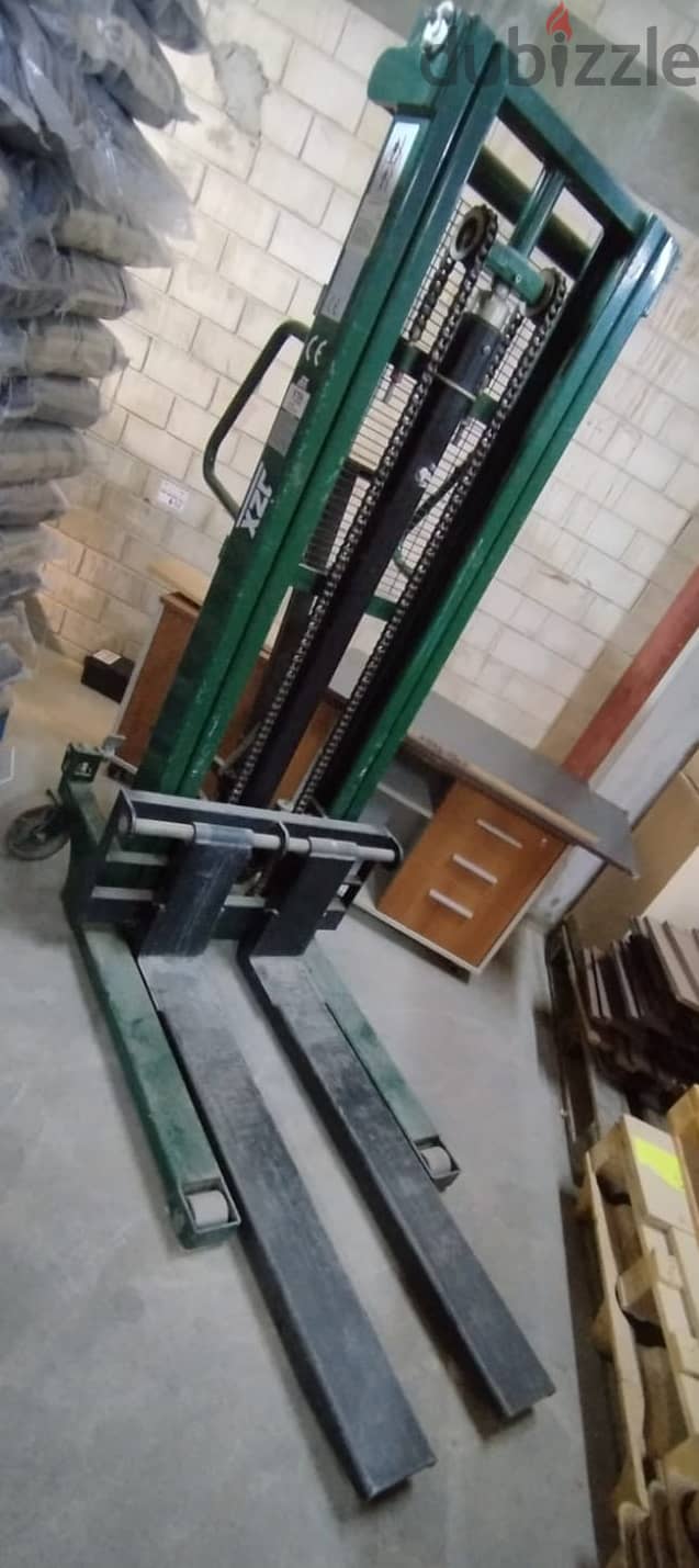 1 Tn Manual Forllift / Hand Stacker for sale 1