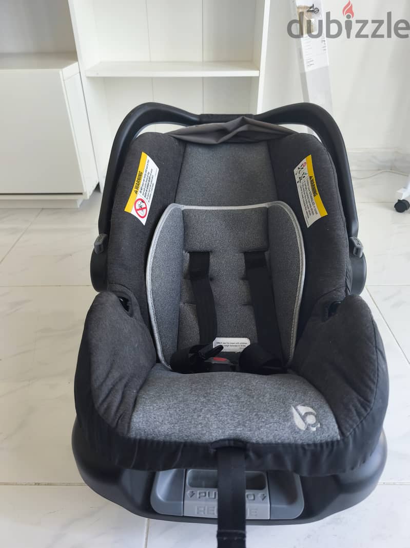 Car Seat for infants and Children with its base, Babytrend Brand. 1