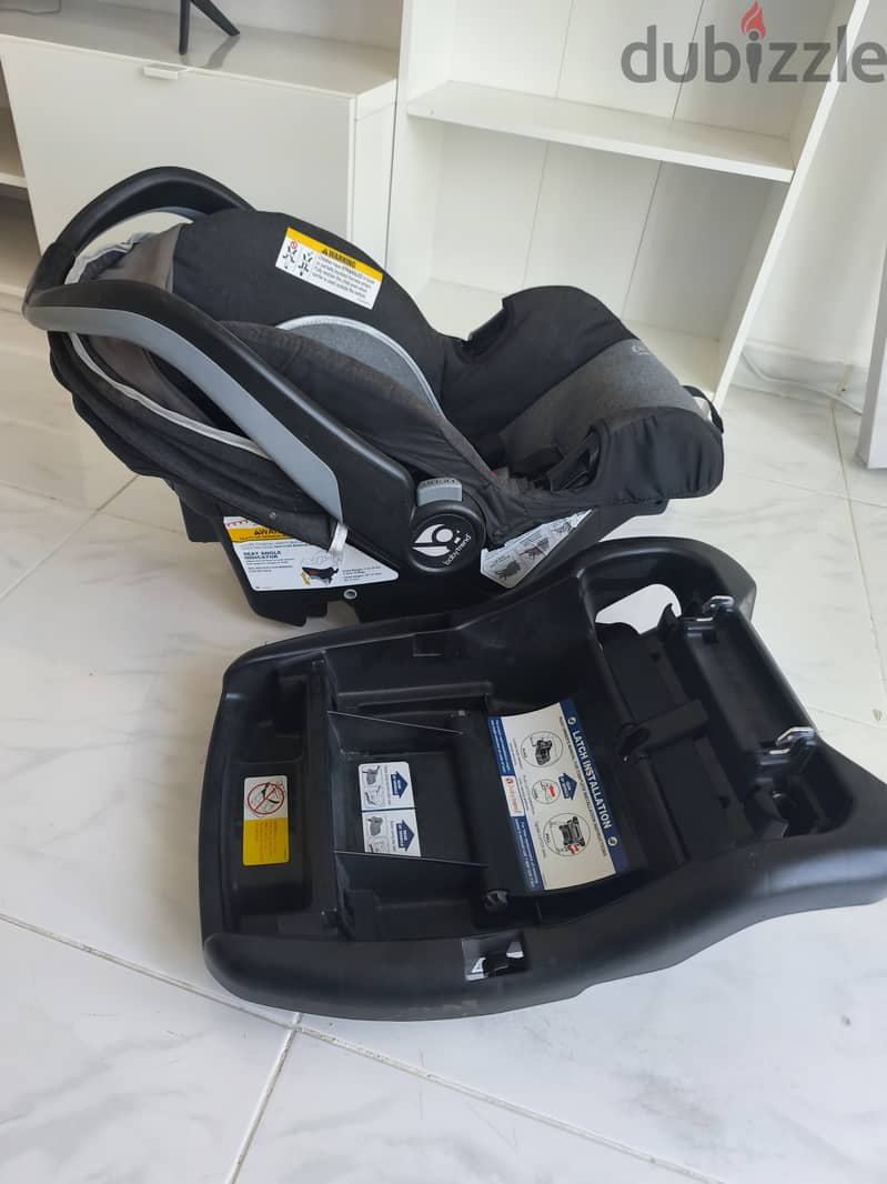 Car Seat for infants and Children with its base, Babytrend Brand. 4