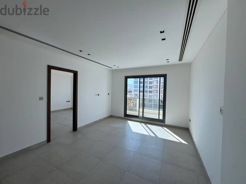 1 BR Elegant Apartment in The Pearl, Muscat Hills 5