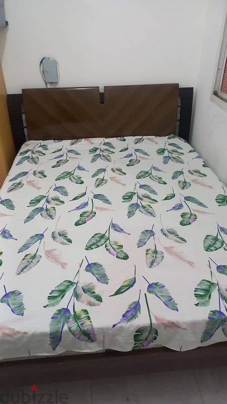 dubel bed, Metter body, good condition 1