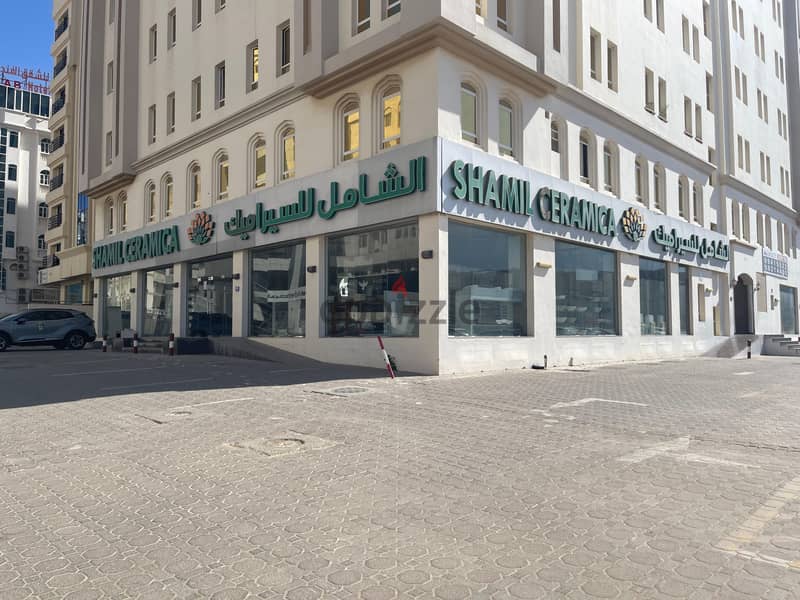 showroom in al khwuair 2