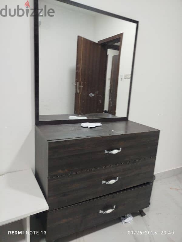 dressing  table 0