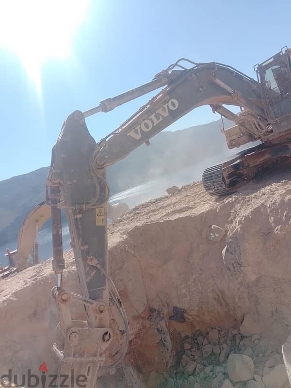 Excavator Shovel Crane Hiab and other machinery in Musandam 0