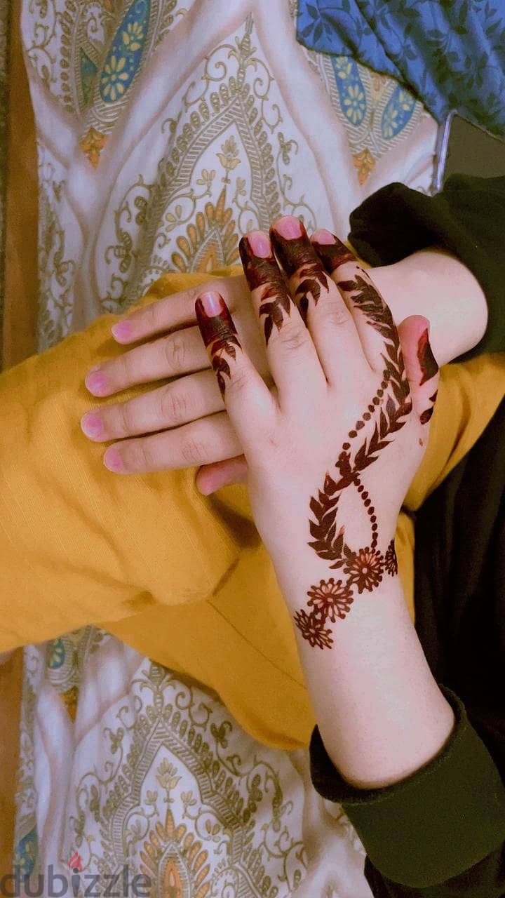 I am a skilled and experienced henna artist available 6