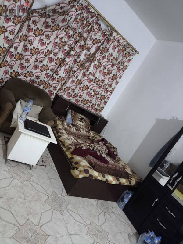 bed space available Pakistani and Indian only 2