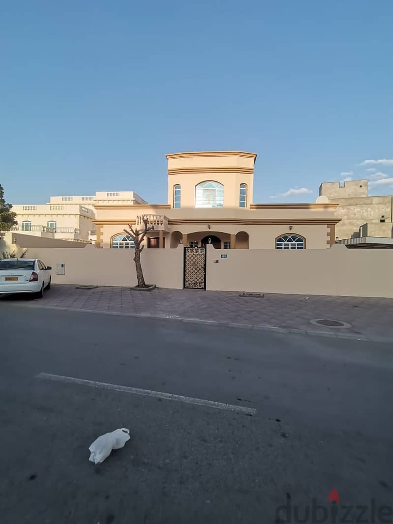 For Rent 4 Bhk+1 Villa In Al Hail 1