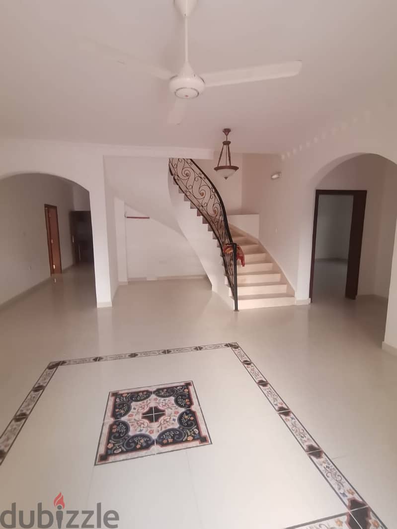 For Rent 4 Bhk+1 Villa In Al Hail 5