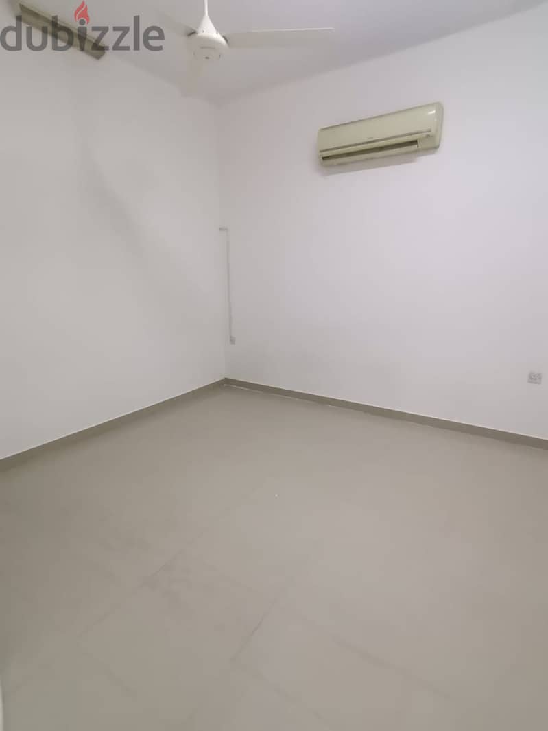 For Rent 4 Bhk+1 Villa In Al Hail 10