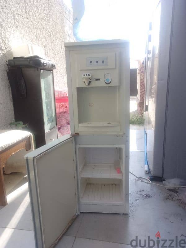 dispenser with cooling cabinet and empty bottle 2