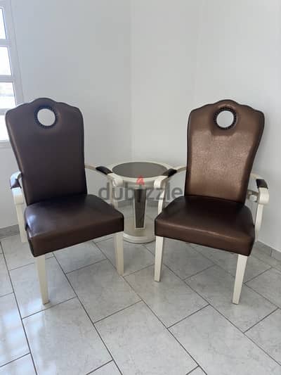 set of tables and chairs, طقم طاولات مع كراسي