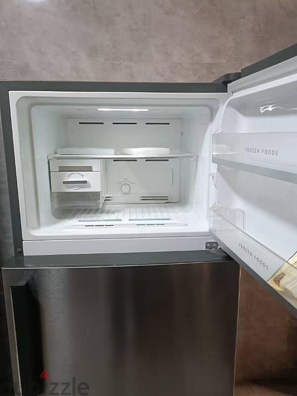 whirlpool refrigerator in good condition 1