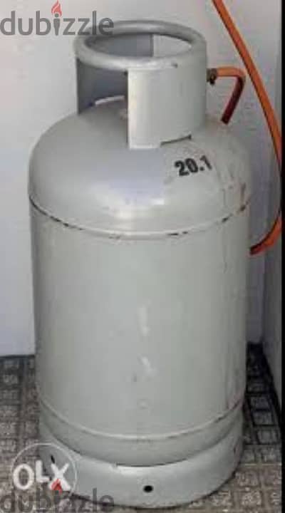 Refrigerator and gas cylinder 1