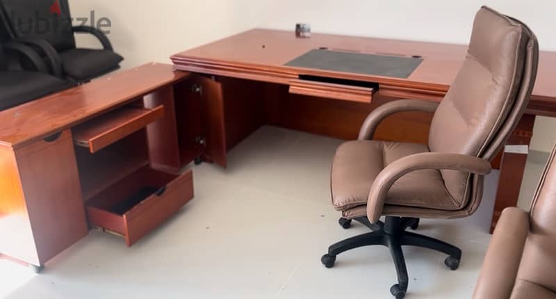 كراسي وطالولات مكاتب للبيع ‏Sale office Tables 2