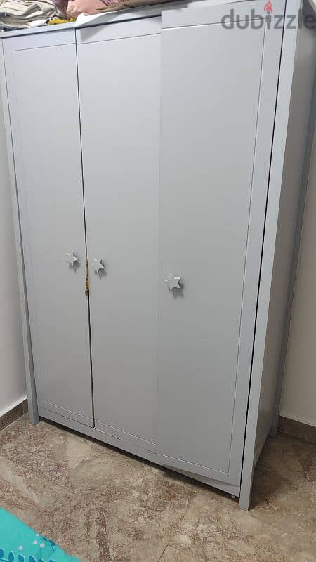 3 door cupboard , dressing table , wardrobe 3 drawer 0