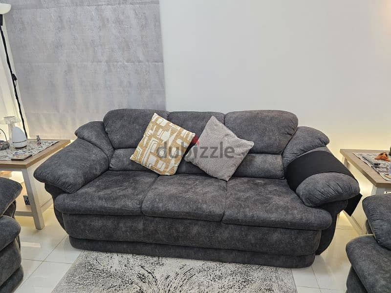 Furniture for sale. . . أثاث بحالة ممتازة للبيع 9