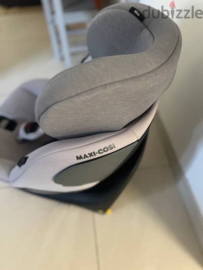 Maxi Cosi Mica car seat with base