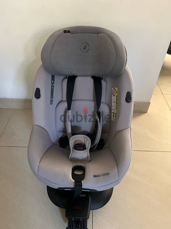 Maxi Cosi Mica car seat with base 1