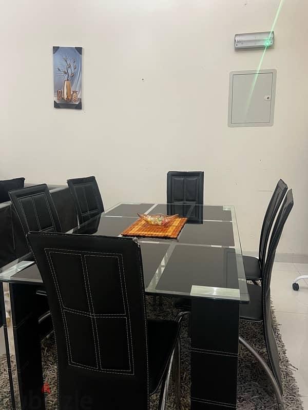 dinning table with 6 chairs 0