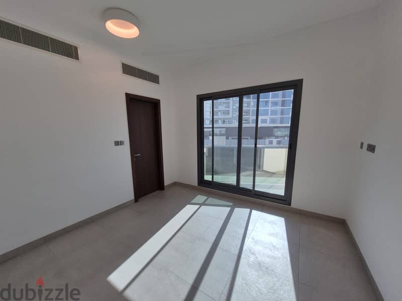 1 BR Nice Apartment in Muscat Hills – The Pearl with Shared Pool 4