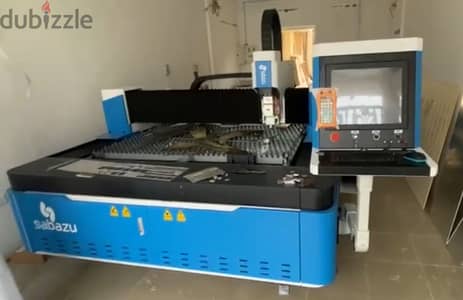 We have fiber laser machine for cutting and shaping metals. مكينة فايبر