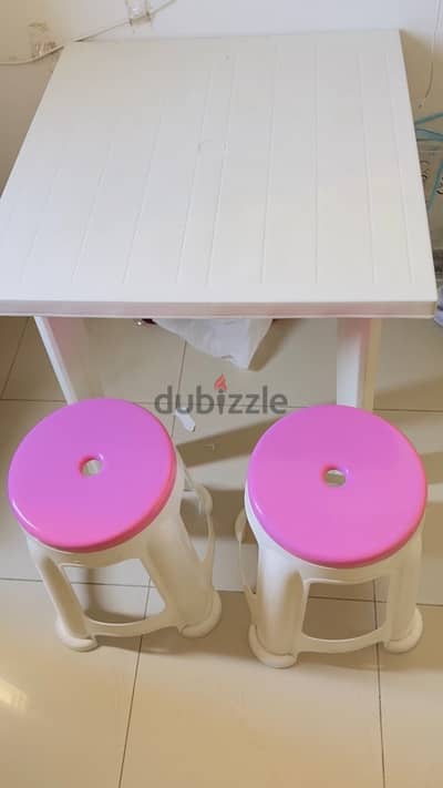 plastic dinning table with 2 stools