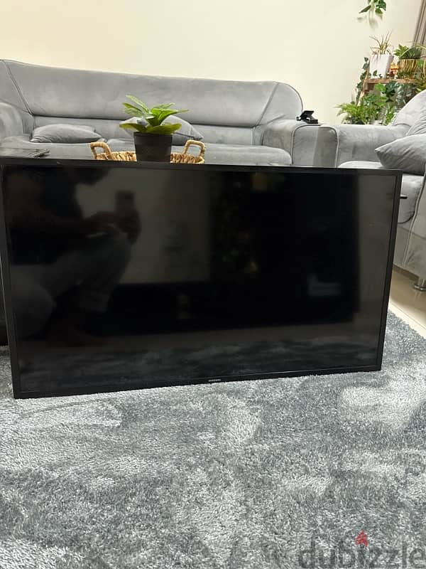 40” LED Samsung TV - Display Damaged 3