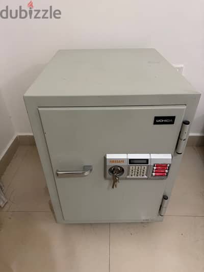 excellent condition safe