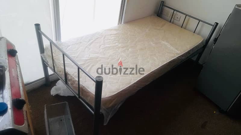 Single Bed with mattress 0