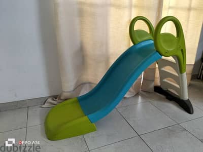 Kids play slide