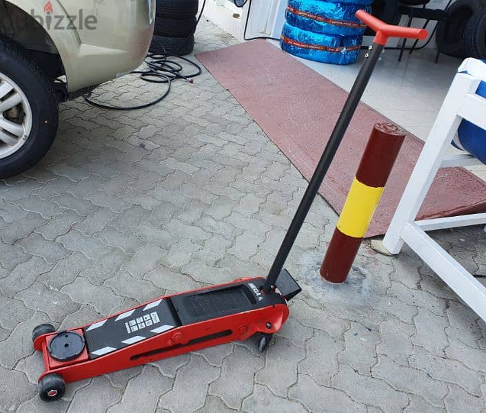 Alignment machine and scissor lift and tools for sale 5