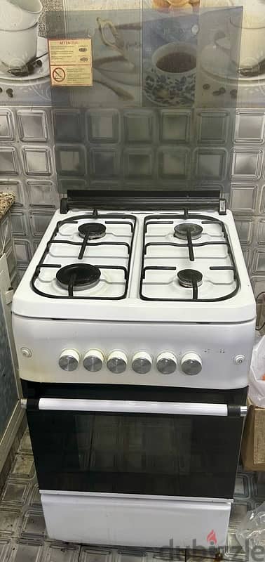 للبيع فرن غاز تركي نضيف جدا Oven for sale