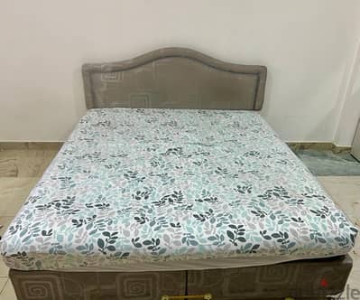 للبيع سرير نضيف جدا بحاله الوكاله مع المرتبه For sale a bed with mattr