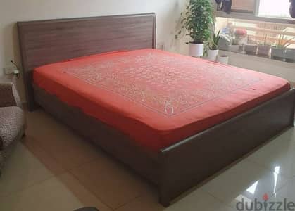 King Size bed with metress Almost New Condition