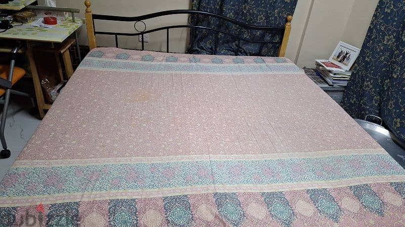 bed set with matress and table free 2