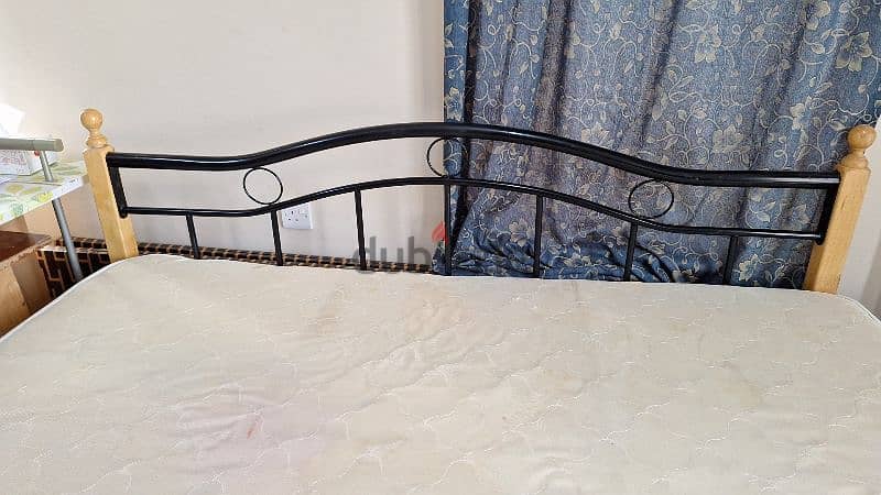 bed set with matress and table free 6