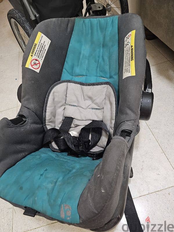 stroller with its carseat 1