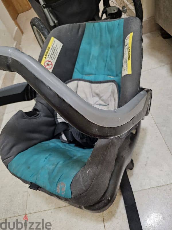 stroller with its carseat 2