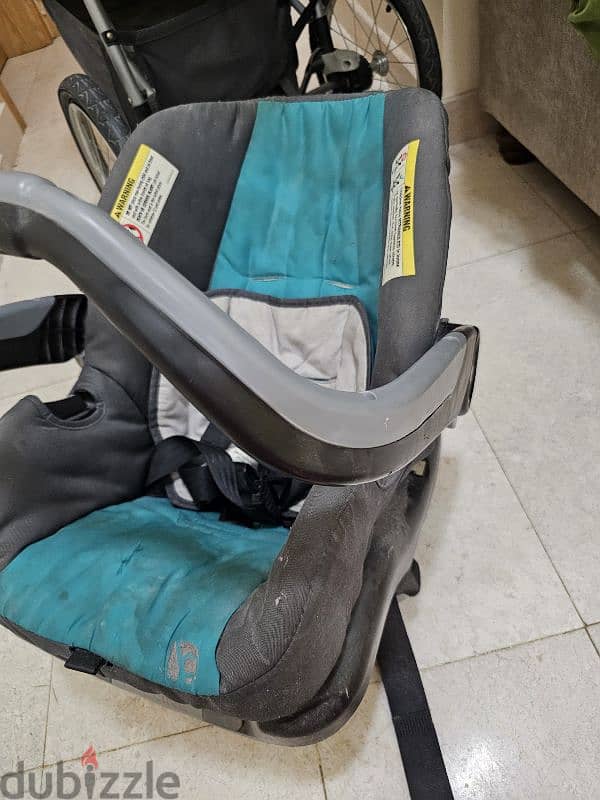 stroller with its carseat 3